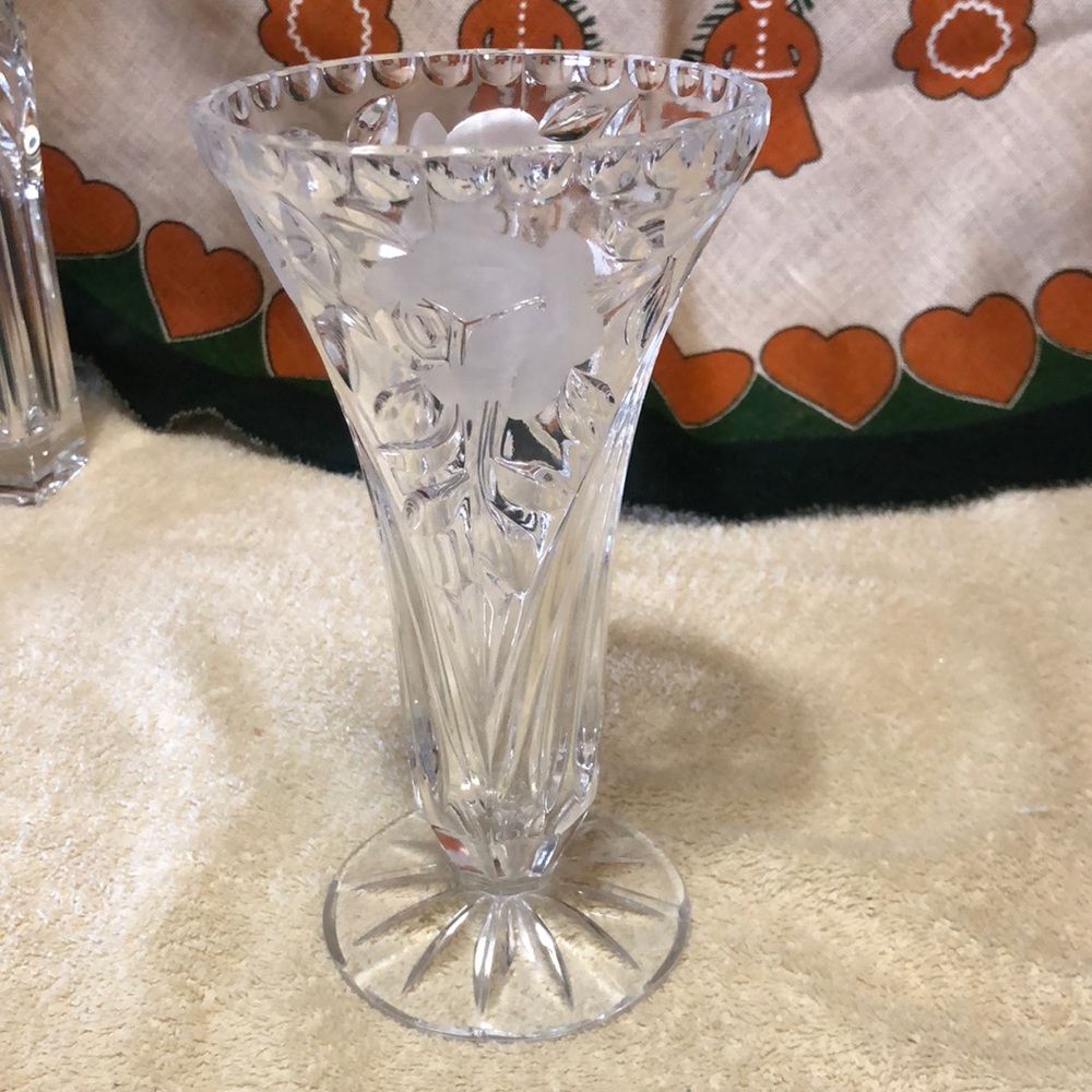 Footed Crystal Vase - Rose Stem & Flower Design 8”x4.25”